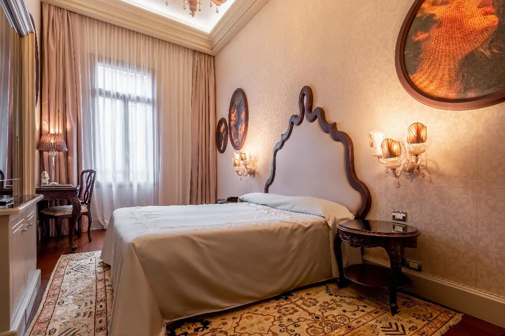 Double or Twin PRESTIGE Room, Palazzetto Madonna, Venice