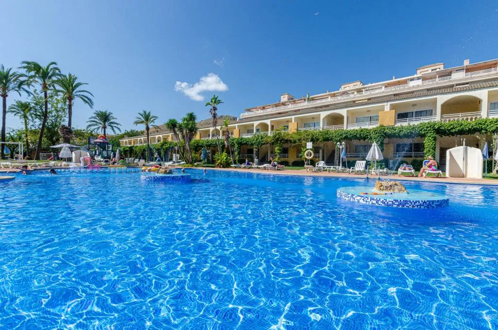 Pool, Mariner Club Apartments, Majorca