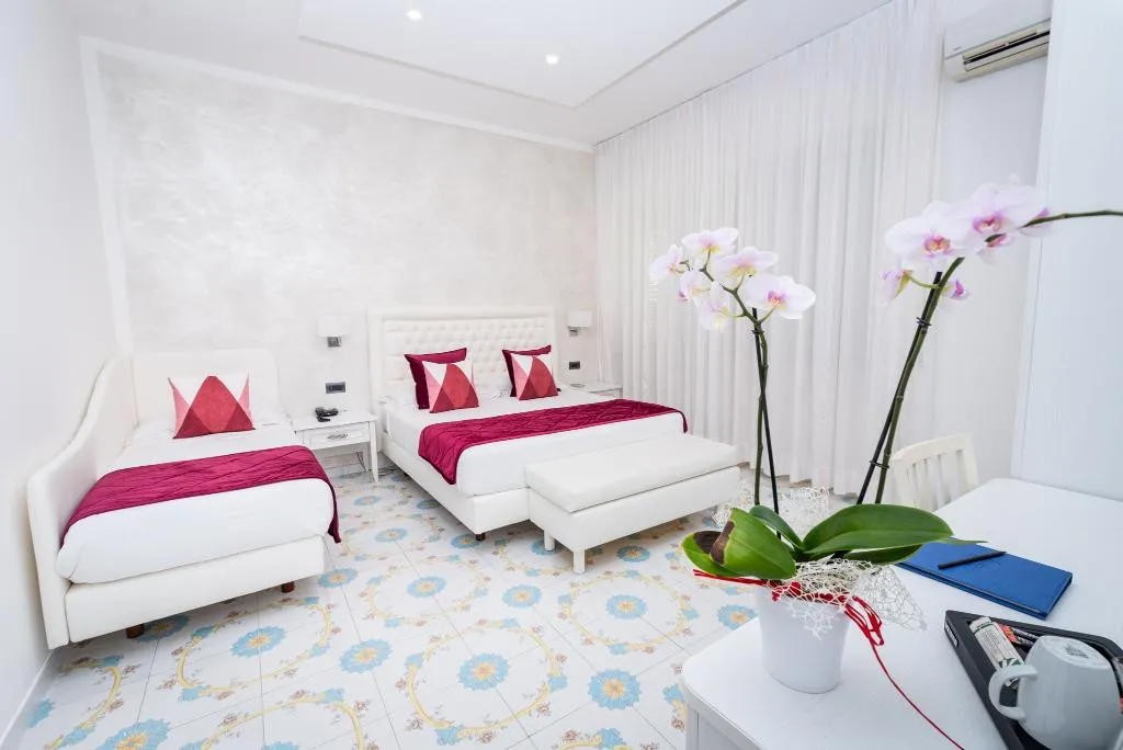 TRIPLE STANDARD Room, Hotel San Pietro, Naples