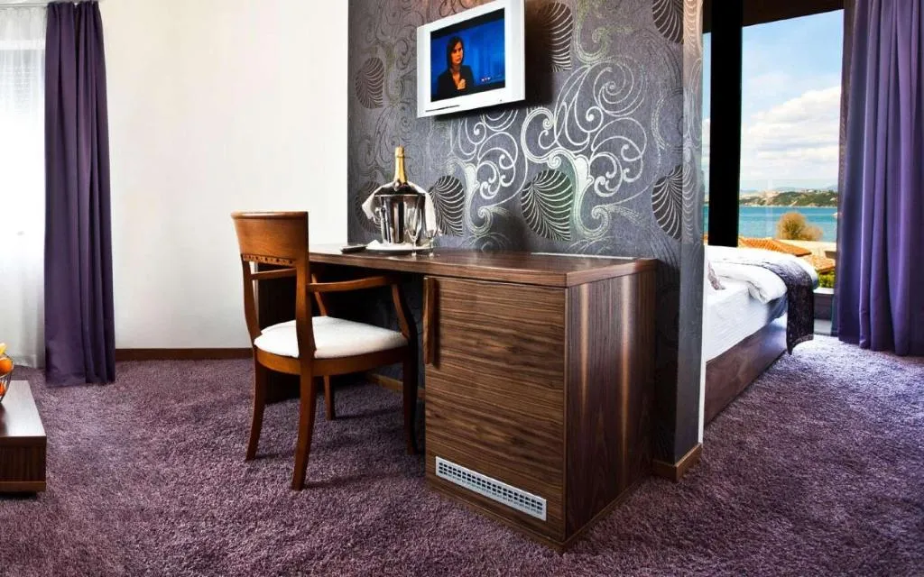 Room, San Antonio, Split