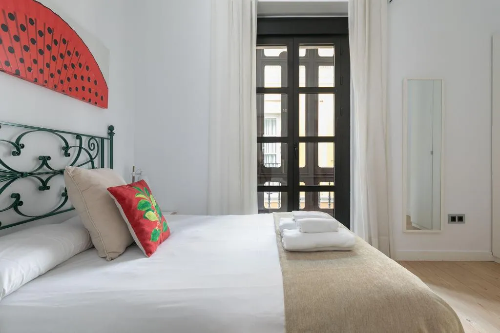 APARTMENT THREE BEDROOMS Room, Holiday Rentals Tempa Museo, Seville