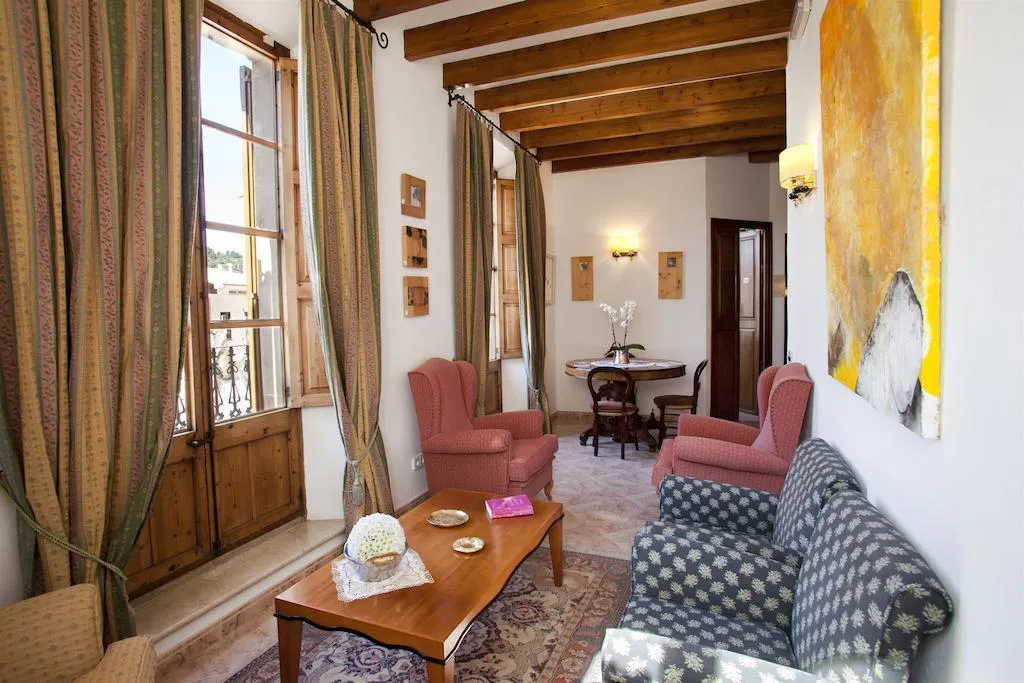 Lobby, Juma, Majorca