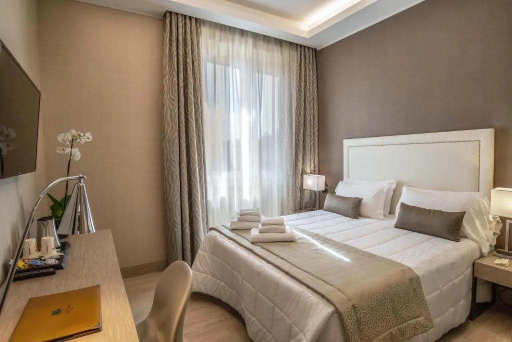 Double or Twin DELUXE Room, Genova, Rome