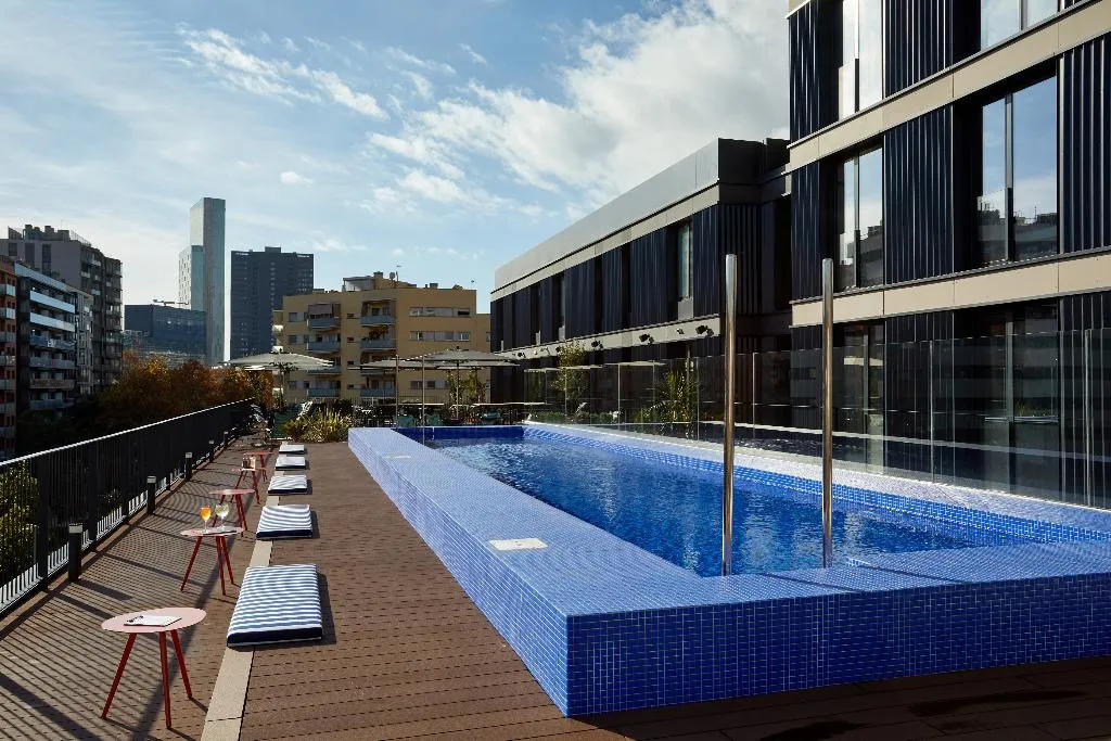 Pool, The Social Hub Barcelona Poblenou, Barcelona