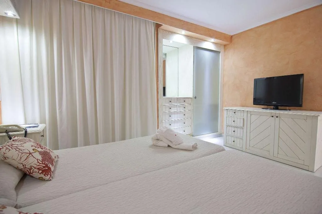 APARTMENT CAPACITY 3 Room, Royal Son Bou Family Club, Menorca