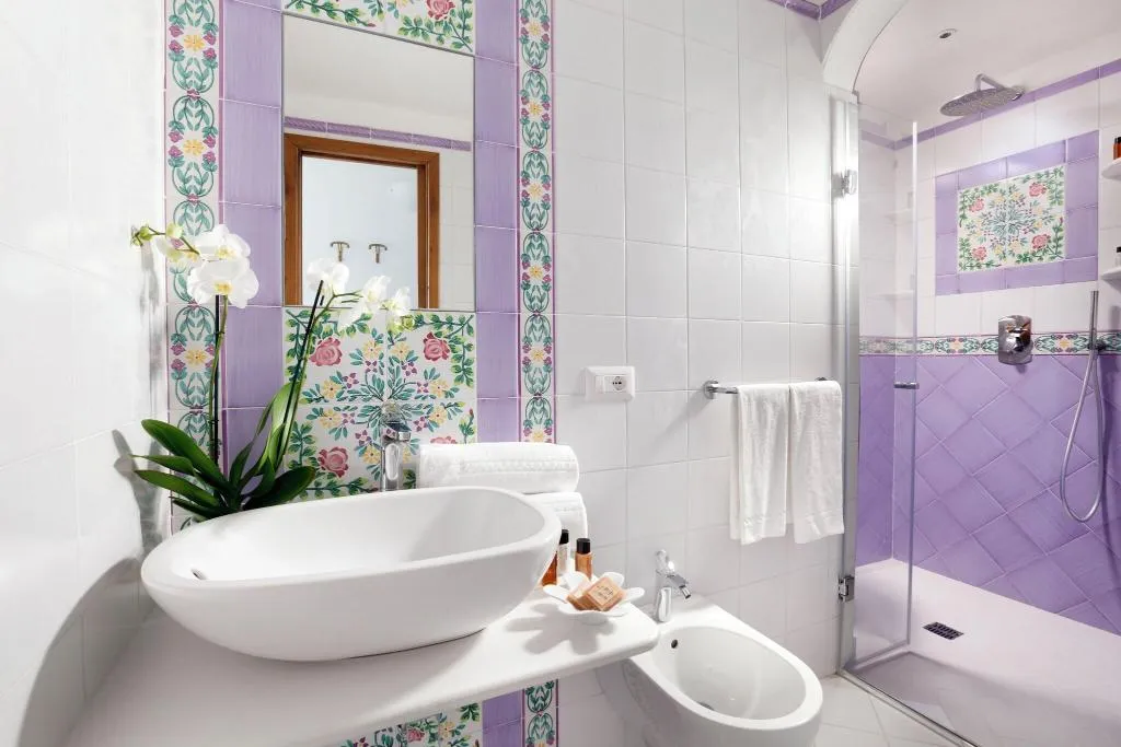 Room, Smeraldo, Naples