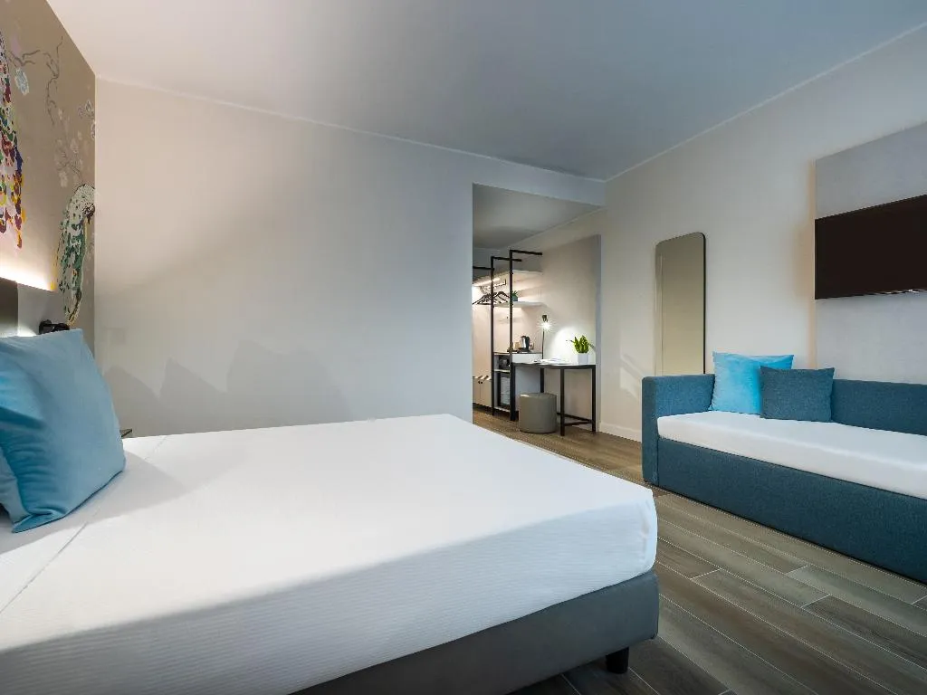 DOUBLE SUPERIOR Room, iH Hotels Milano Centrale, Milan