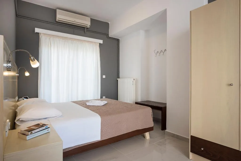 STUDIO CLASSIC QUEEN BED Room, Esplanade Apartments, Crete