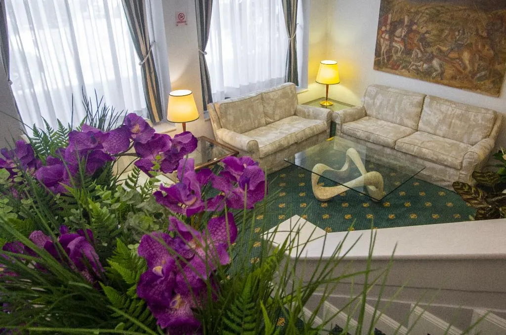Lobby, Flora, Milan