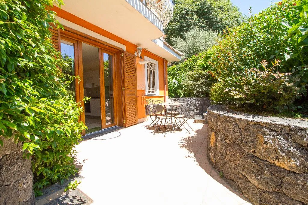 APARTMENT GARDEN VIEW Room, Etna Royal View, Catania