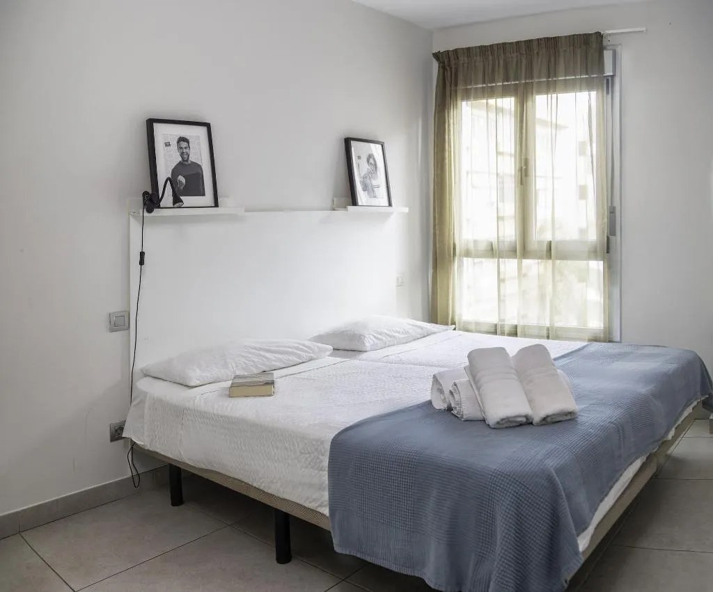 Room, Tusity Yeah, Gran Canaria