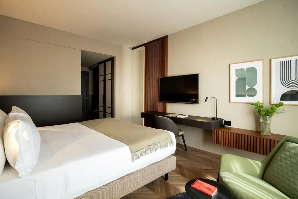 DOUBLE SUPERIOR Room, Litta Palace, Milan