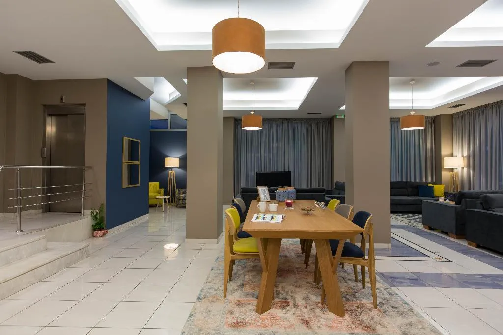 Lobby, Elena, Kalamata