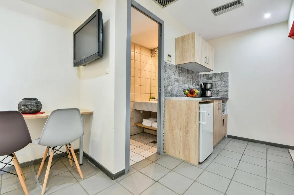 Room, Athens Way Lofts, Athens