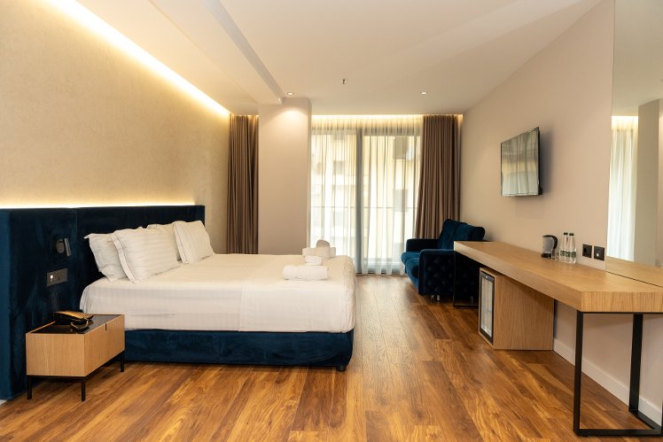 Bounty Hotel, Kavaje