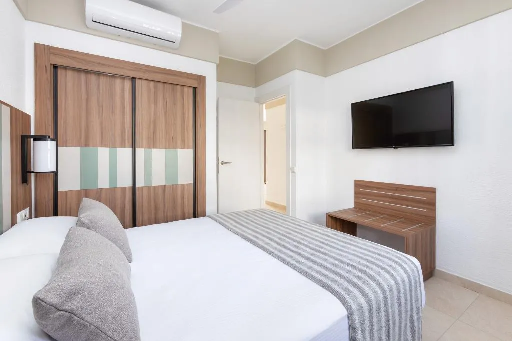 FAMILY ROOM TWO BEDROOMS Room, Hotel Riu Paraiso Lanzarote - All Inclusive, Lanzarote