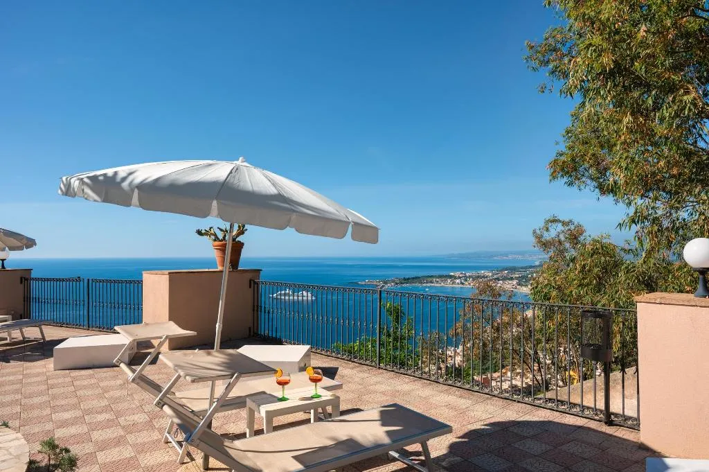 Pool, Excelsior Palace, Taormina
