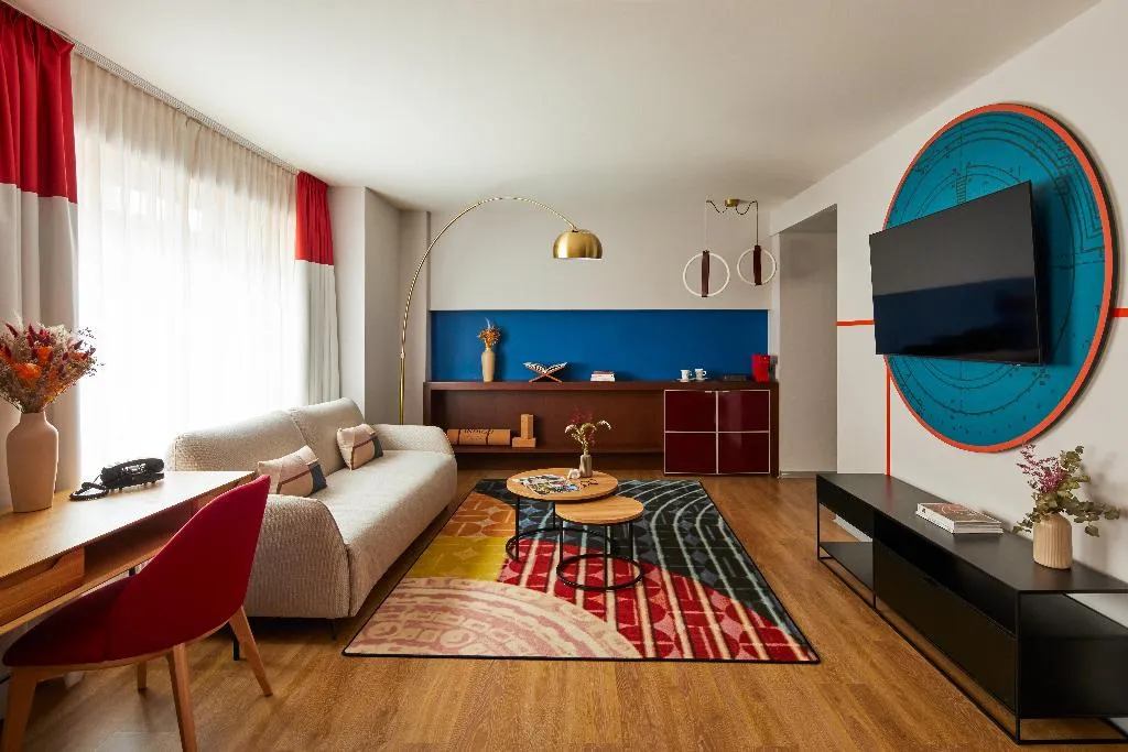 SUITE KING SIZE BED Room, Hotel Indigo Barcelona Plaza Espana, Barcelona