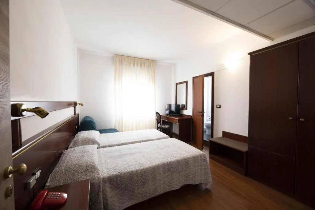 TWIN STANDARD Room, Vienna, Venice