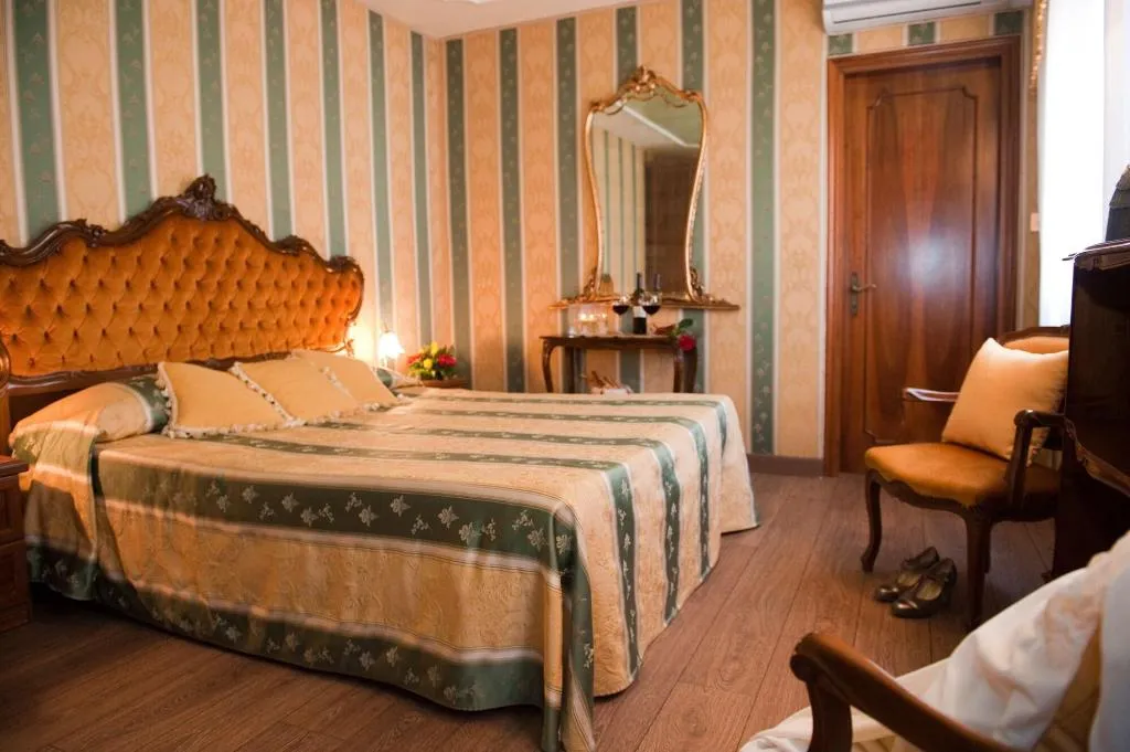 Room, Locanda Antico Fiore, Venice