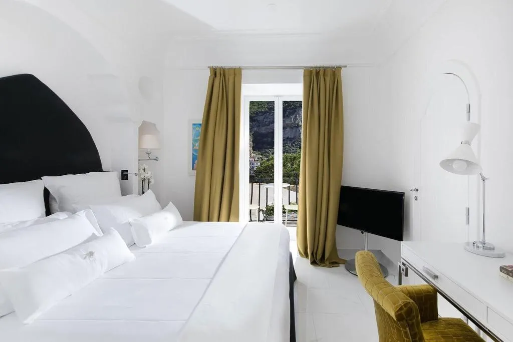 DOUBLE CLASSIC KING BED Room, Villa Franca, Naples