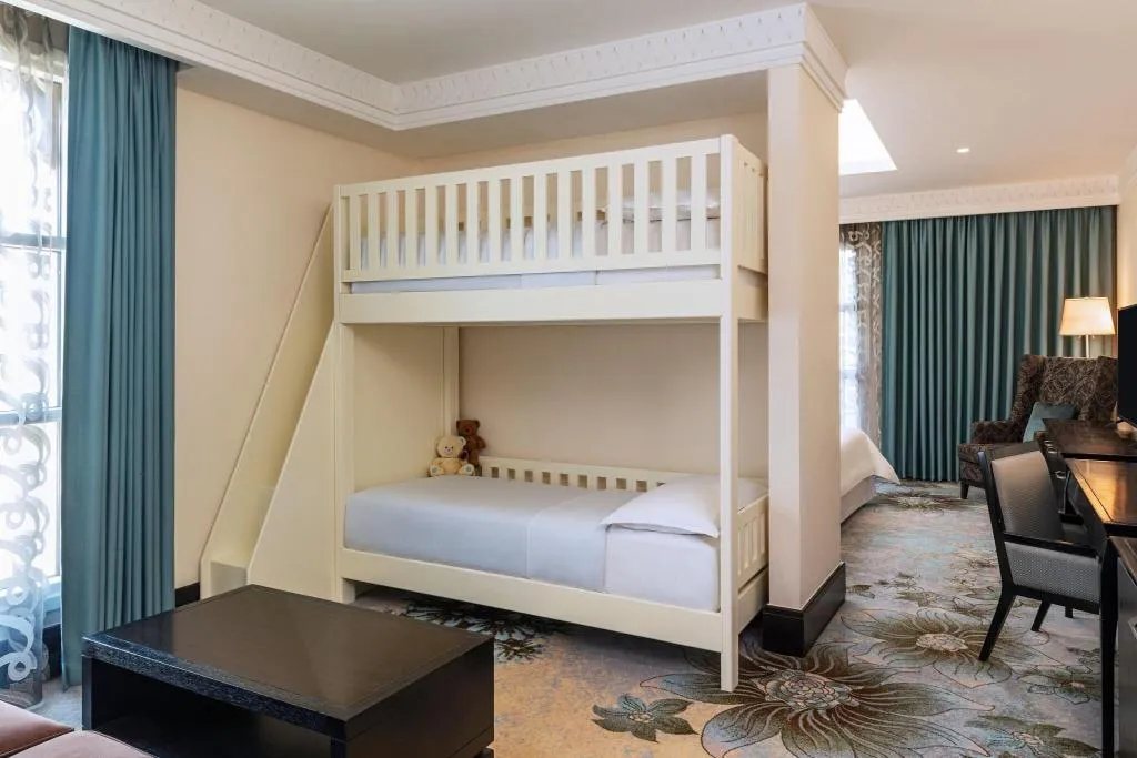Room, Sheraton Sharjah Beach Resort & Spa, Dubai
