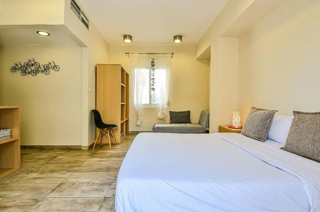 Room, Athens Way Lofts, Athens