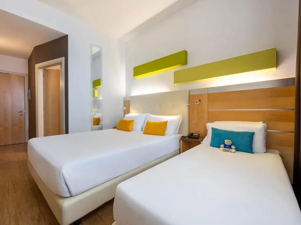 TRIPLE STANDARD Room, iH Hotels Milano Gioia, Milan