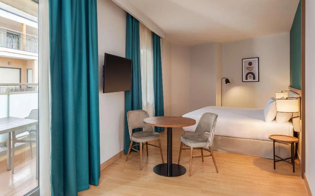 DOUBLE SUPERIOR QUEEN BED Room, Hotel Elche Centro Affiliated by Melia, Costa Blanca