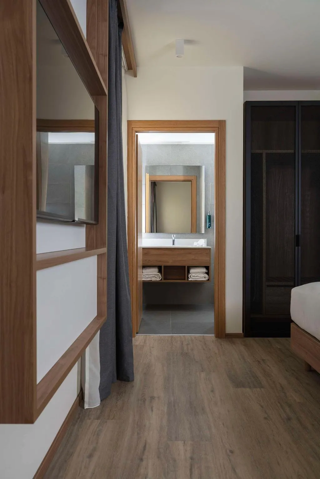 FAMILY ROOM KING SIZE BED Room, Hilton Garden Inn Padova City Centre, Venice