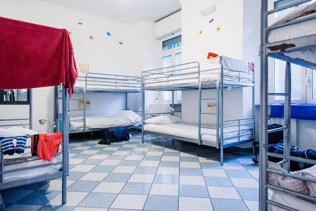 Room, The Beehive, Naples