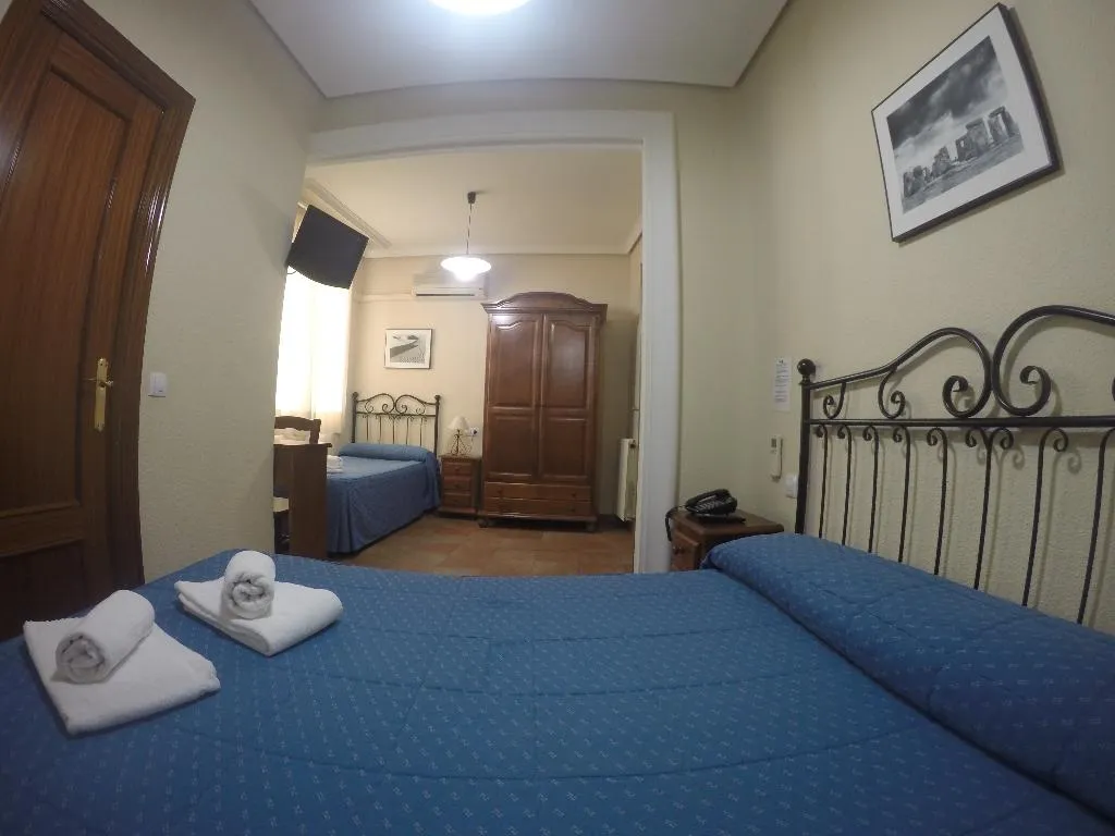 QUADRUPLE STANDARD Room, El Pilar, Madrid