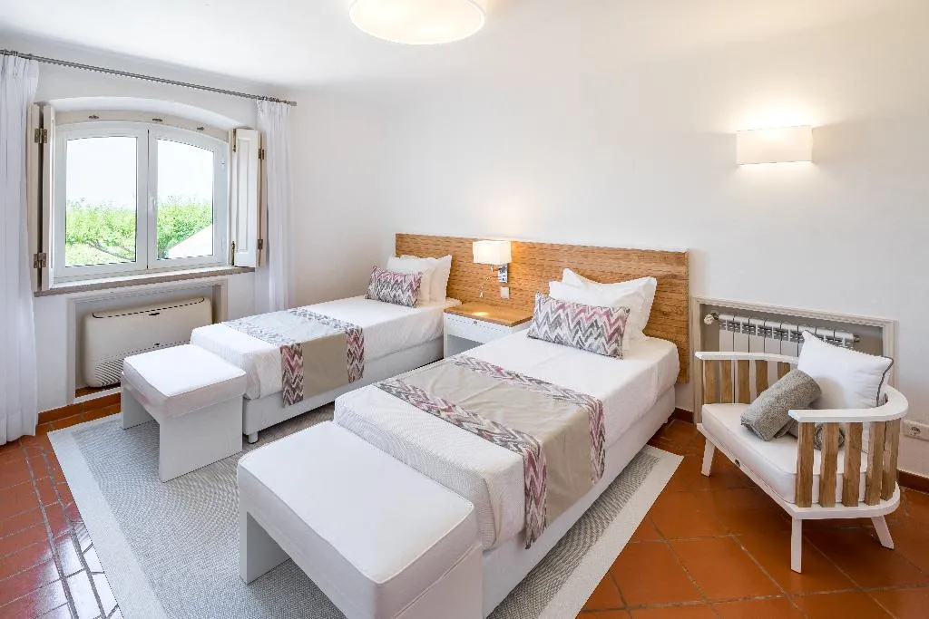 VILLA SIX BEDROOMS TWO BATHROOMS Room, Shantivillas, Algarve