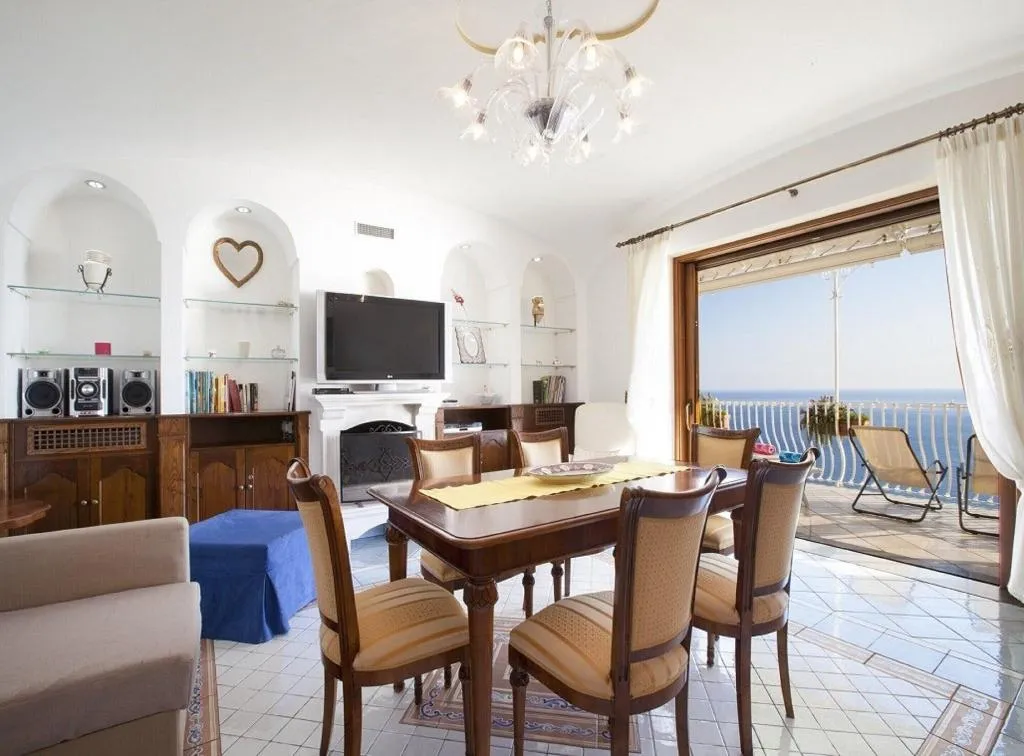 Room, La Sorgente Del Sole, Naples