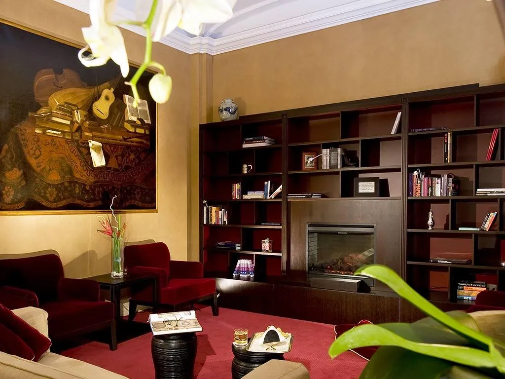 Lobby, Dei Borgognoni, Rome