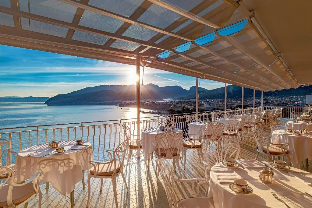 Terrace, Belair, Naples