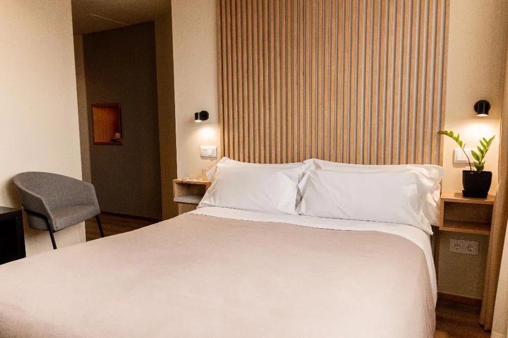 Double or Twin ECONOMY Room, Room Select Porto, Porto