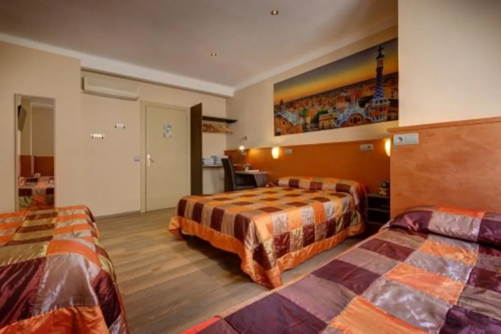 TRIPLE STANDARD Room, Hostal Barcelona, Barcelona