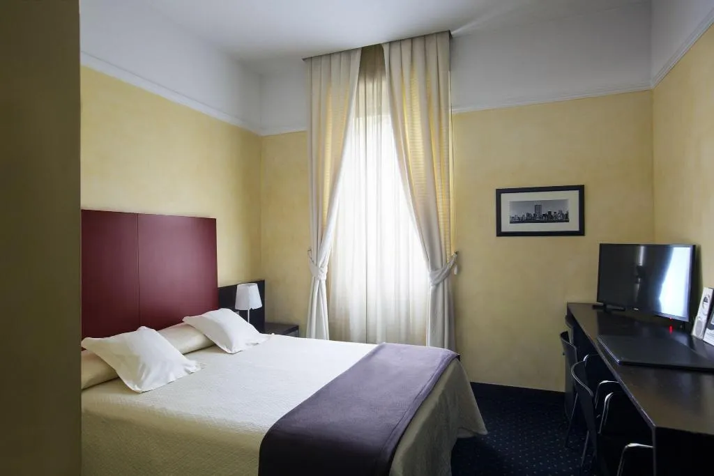 Room, Colombia, Milan