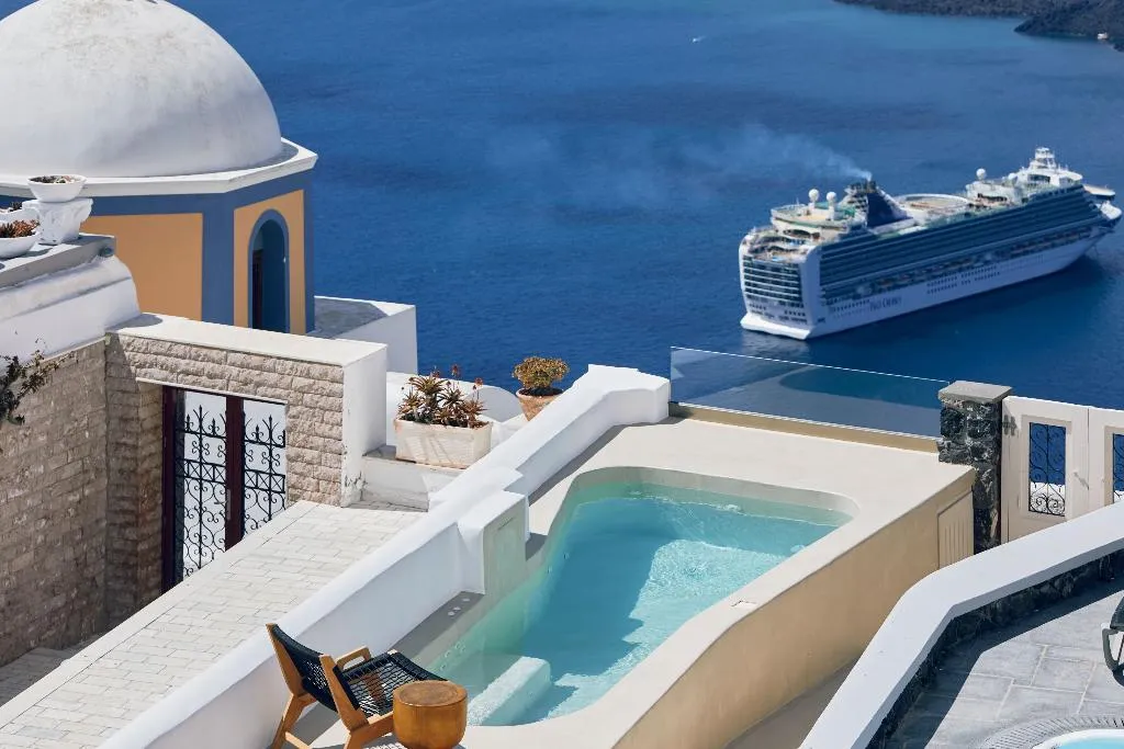SUITE SUPERIOR WITH PRIVATE POOL Room, You And Me Suites, Santorini