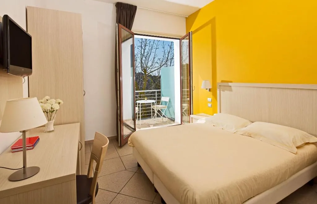 Room, Demariahouse, Naples