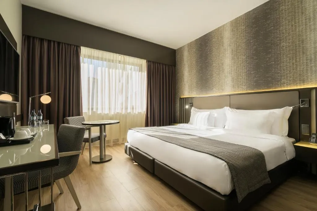 DOUBLE KING SIZE BED Room, HF Fenix Lisboa, Lisbon