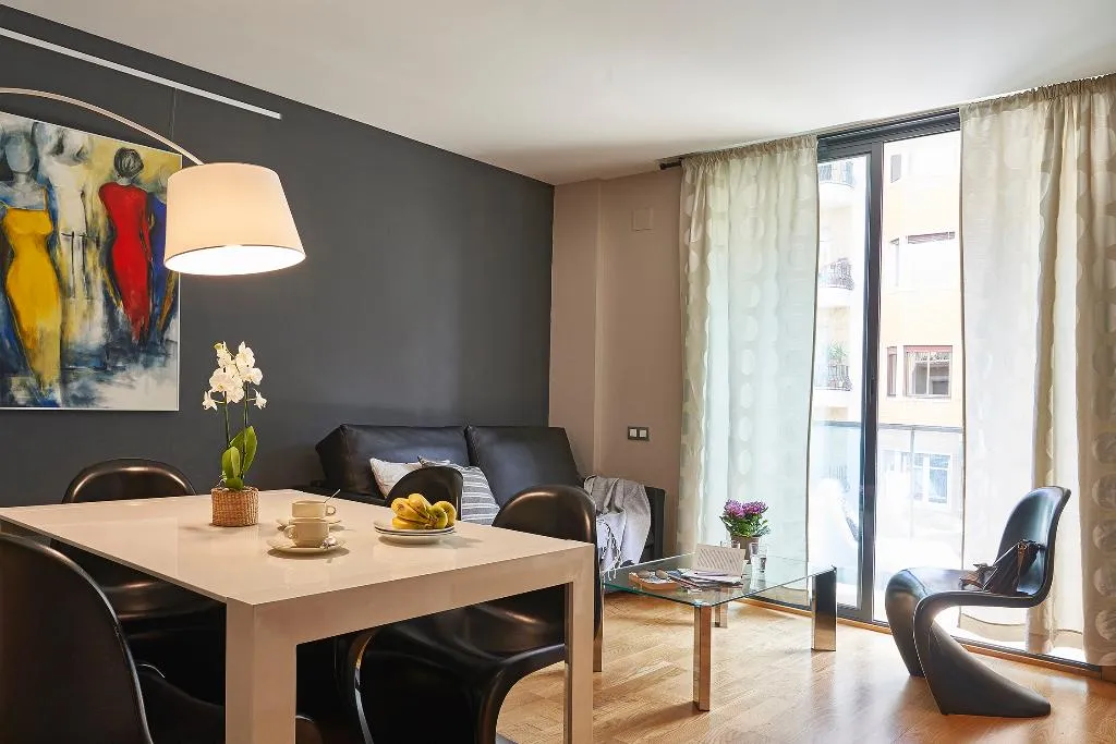APARTMENT CAPACITY 4 TWO BEDROOMS Room, AinB Sagrada Familia Apartments, Barcelona