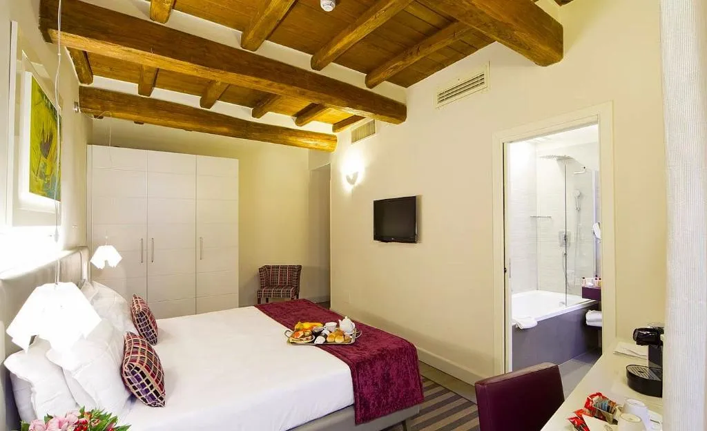 JUNIOR SUITE CAPACITY 3 Room, Trevi Palace Luxury Inn, Rome