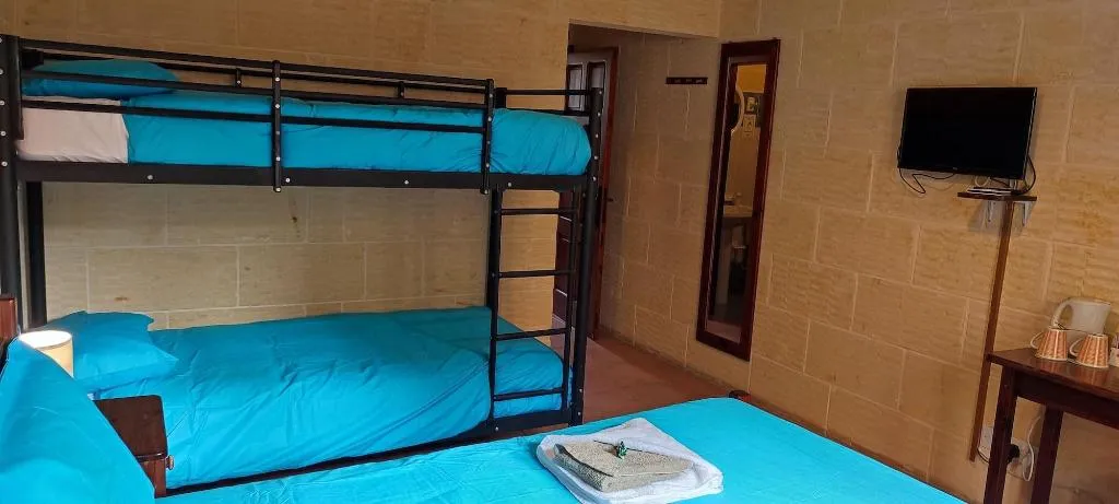 Room, Grotto's Paradise B&B, Gozo
