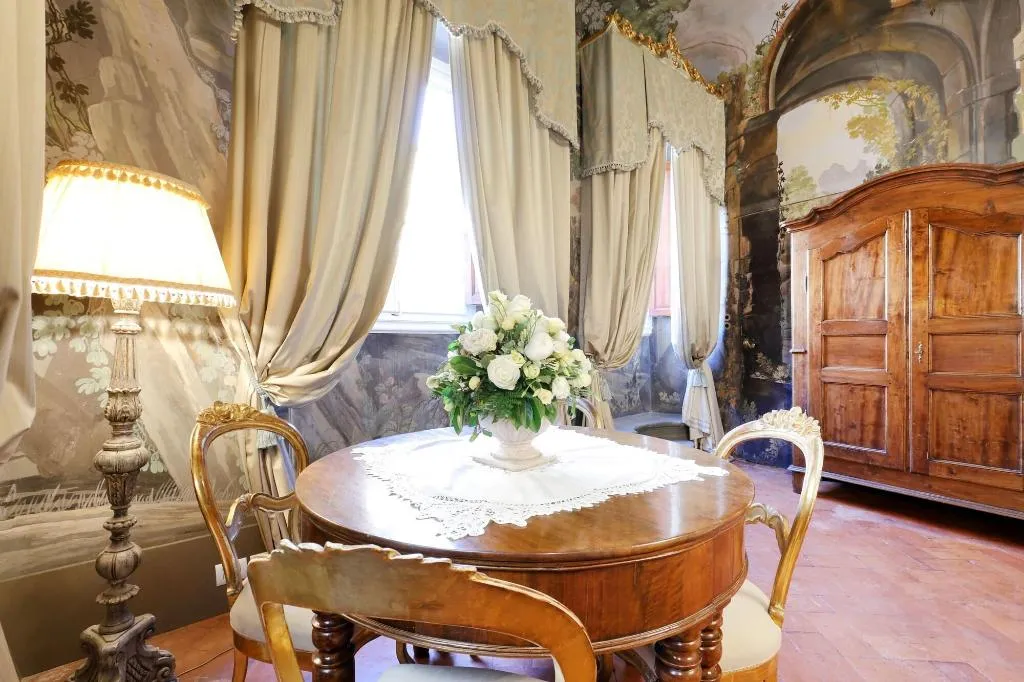 Room, Piazza Pitti Palace, Florence