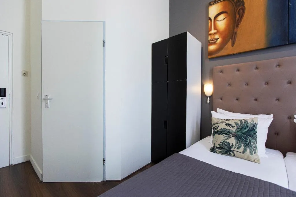 TWIN STANDARD Room, Quentin England Hotel, Amsterdam