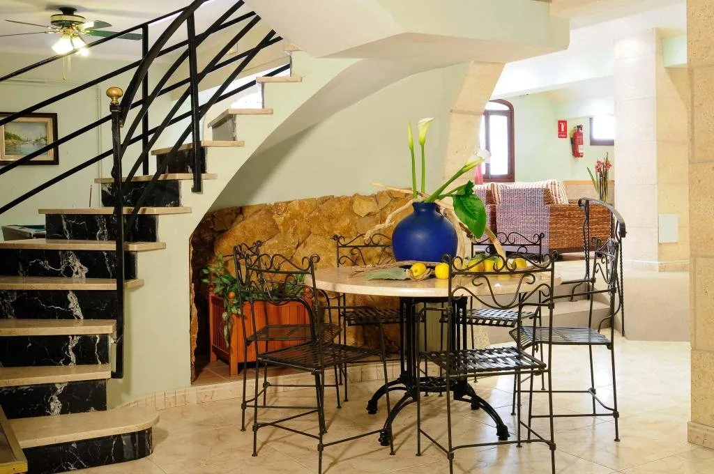 Lobby, Balear, Majorca