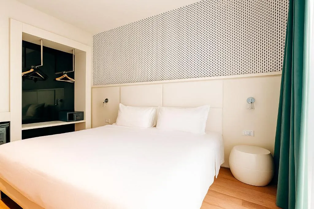 DOUBLE WITH DOUBLE BED Room, Voco Nola - Naples Vulcano Buono by IHG, Naples