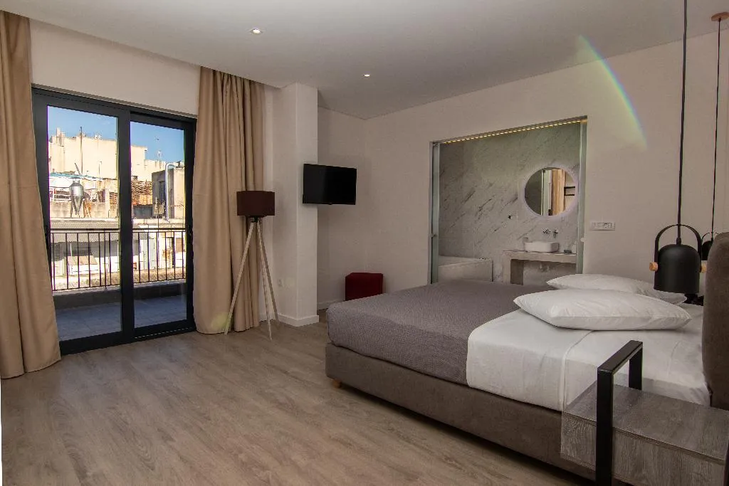 SUITE KING BED WITH JACUZZI Room, Dunlin Hotel, Athens